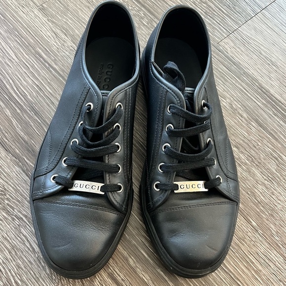 GUCCI PLAIN LEATHER SNEAKERS model 423301. All black. Size 8.5 main image 9